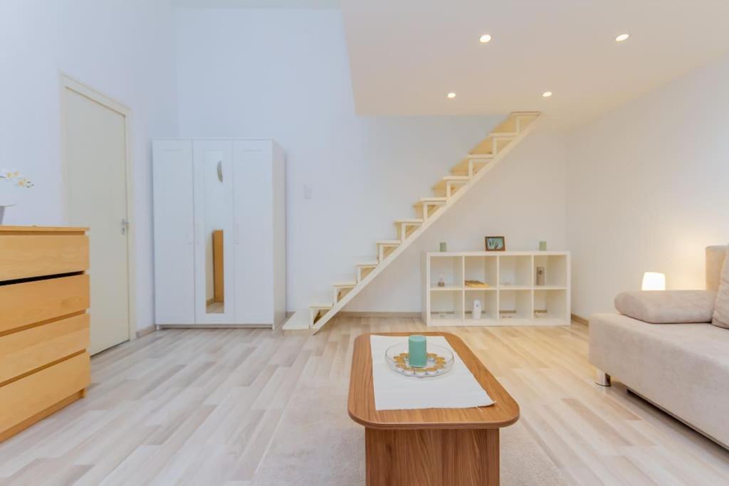Cozy Nest By The Andrassy Avenue Apartment Будапеща Екстериор снимка