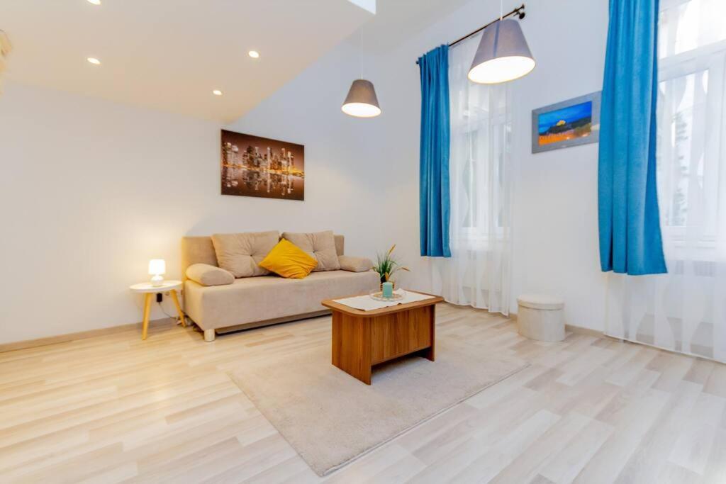 Cozy Nest By The Andrassy Avenue Apartment Будапеща Екстериор снимка
