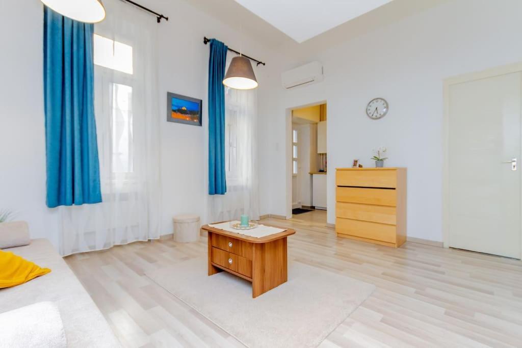 Cozy Nest By The Andrassy Avenue Apartment Будапеща Екстериор снимка