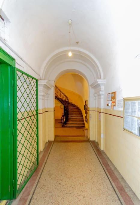 Cozy Nest By The Andrassy Avenue Apartment Будапеща Екстериор снимка