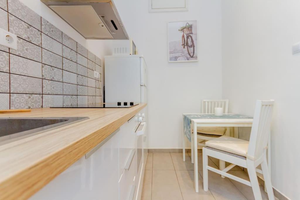 Cozy Nest By The Andrassy Avenue Apartment Будапеща Екстериор снимка